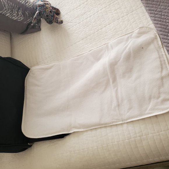 ARMANI BABY Diaper Changing Messenger Bag - Condition Showroom Never used. - Picture 12 of 13